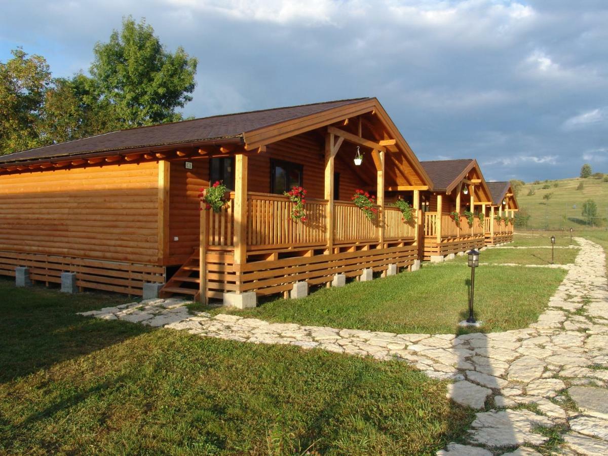 Complex Agroturistic Livada De Nuci Villa Baia de Fier Ngoại thất bức ảnh